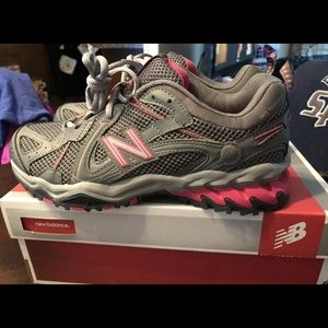 New Balance Youth Girls Size 6.5 Grey Pink New Box